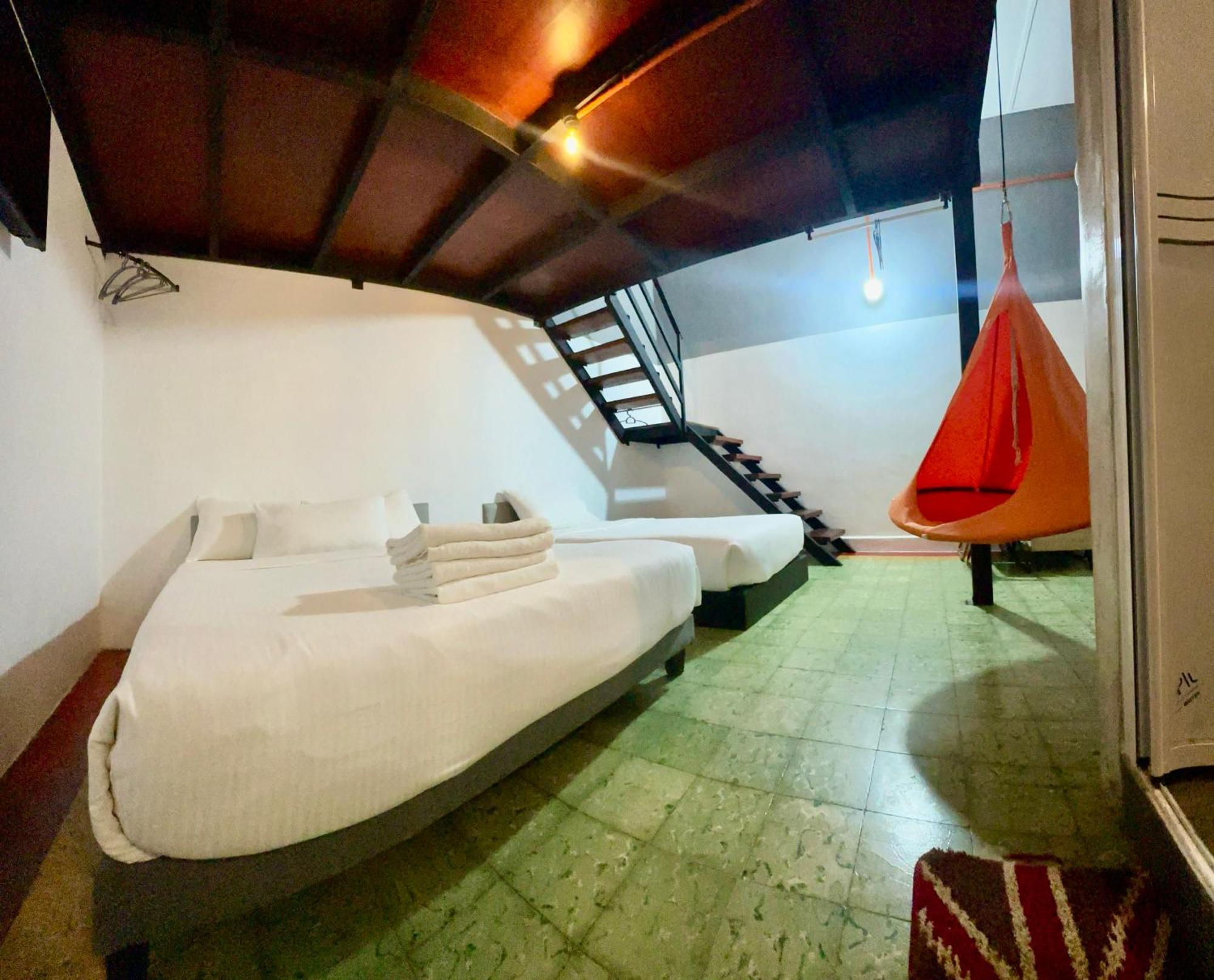 Ardour Lodge "A" Wing Танджунг-Бунгах Екстер'єр фото
