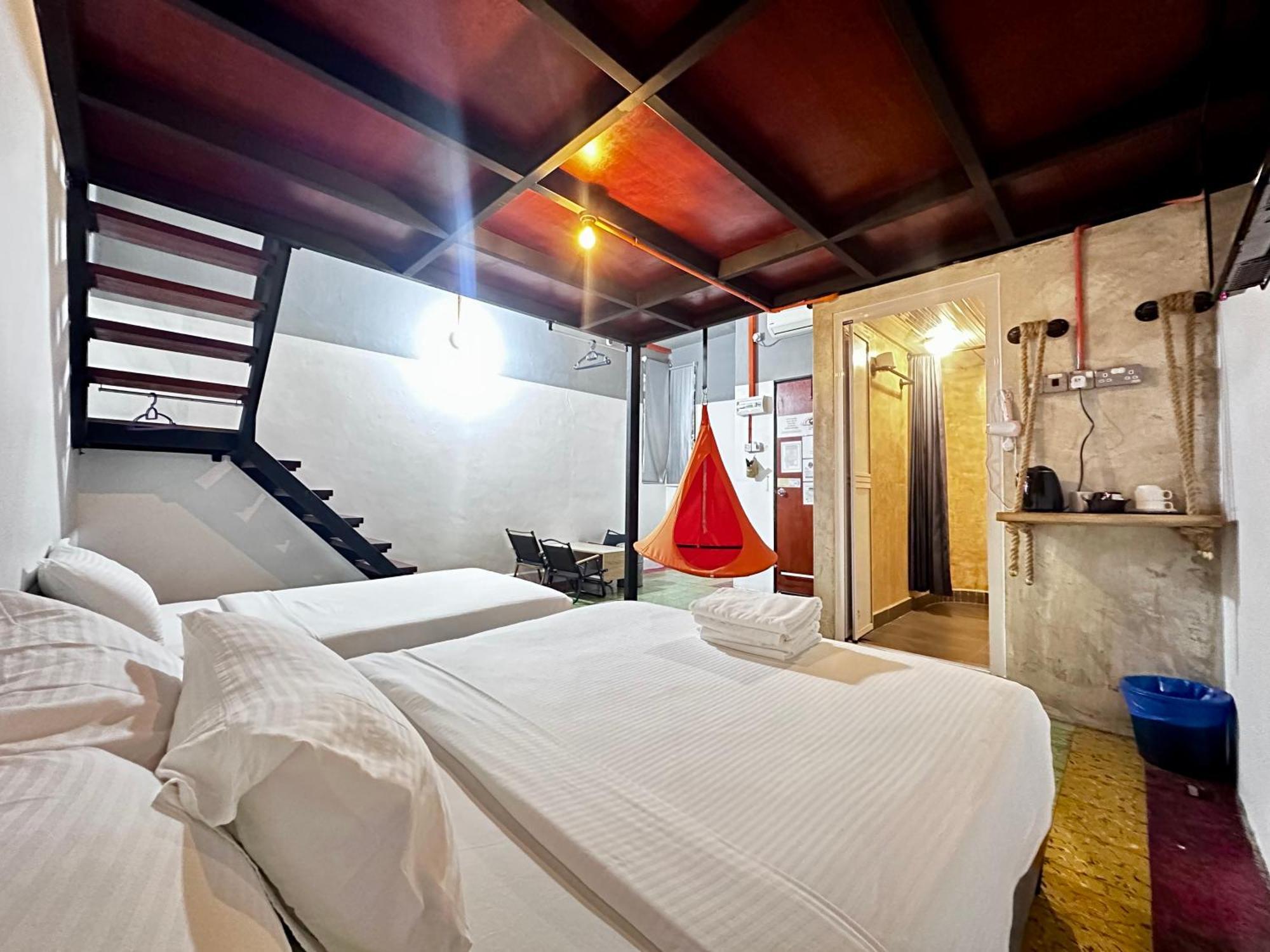 Ardour Lodge "A" Wing Танджунг-Бунгах Екстер'єр фото